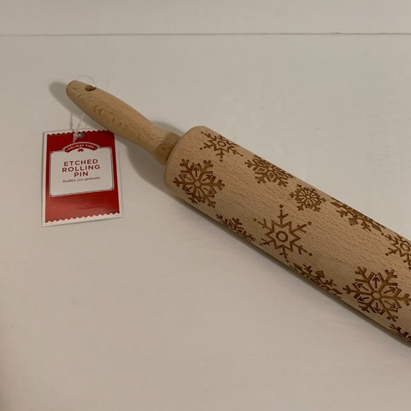 Etched Wooden Rolling Pin Snowflake Pattern Holiday Time Christmas Baking - Picture 2 of 3